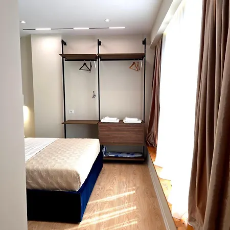 Blloku Living * ティラナ